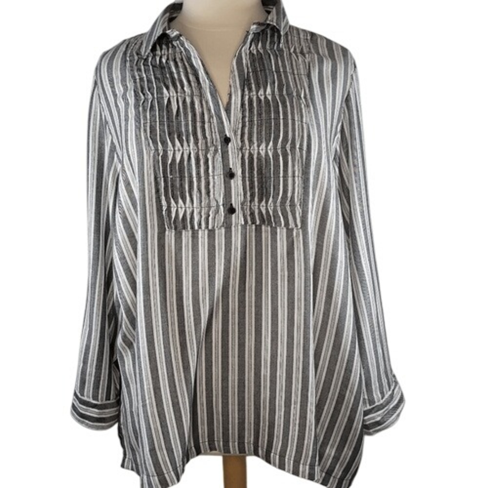 Gloria Vanderbilt Black and White Striped Blouse